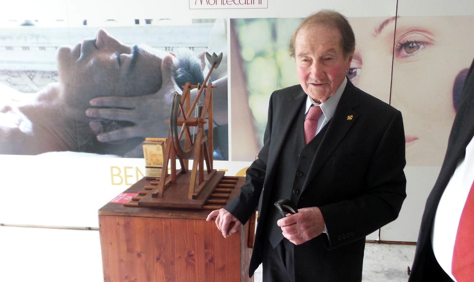Il professor  Pedretti alla mostra su Leonardo da Vinci alle terme Excelsior (foto Nucci)