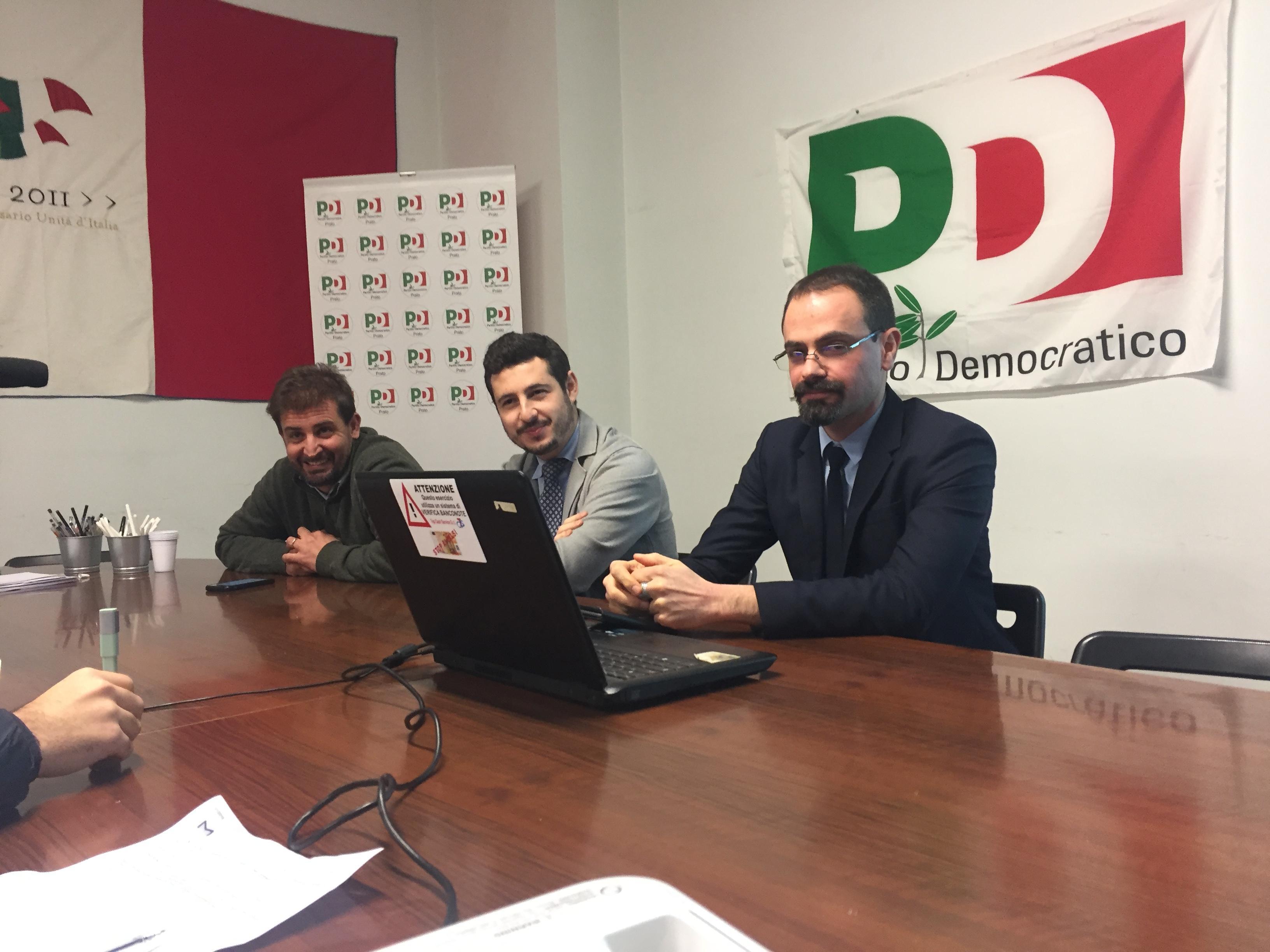 Da destra il segretario provinciale Pd Prato Gabriele Bosi, il capogruppo Lorenzo Rocchi e il consigliere regionale Nicola Ciolini

