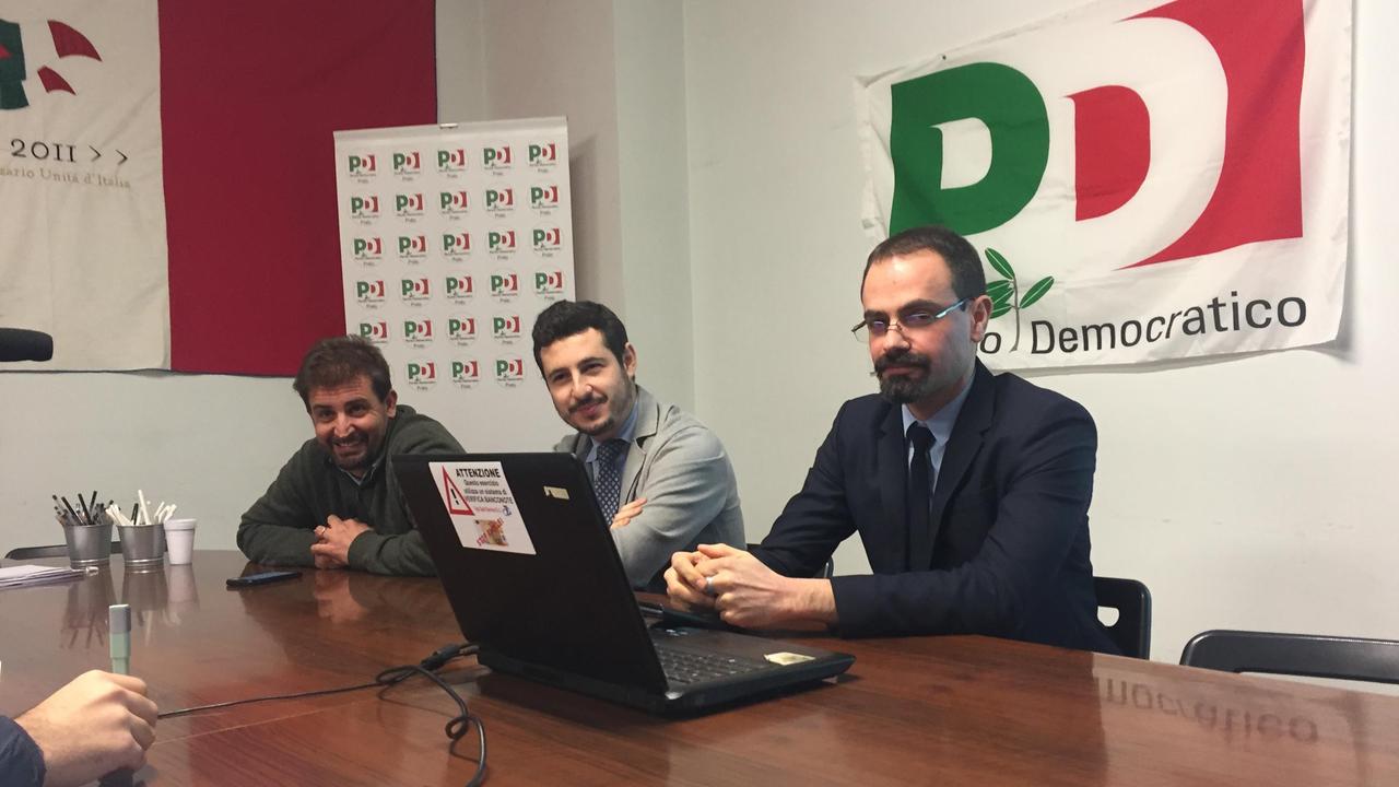 Da destra il segretario provinciale Pd Prato Gabriele Bosi, il capogruppo Lorenzo Rocchi e il consigliere regionale Nicola Ciolini