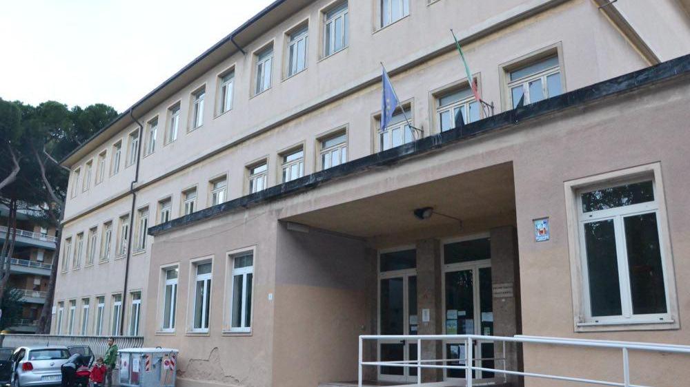 Manca la luce, materna ed elementare non riapriranno