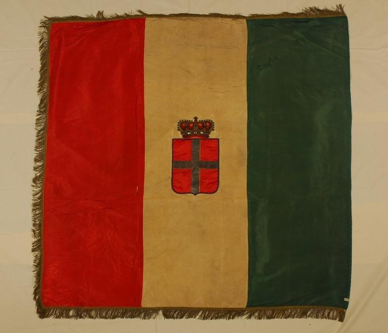 La bandiera tricolore ricamata dalle friulane 