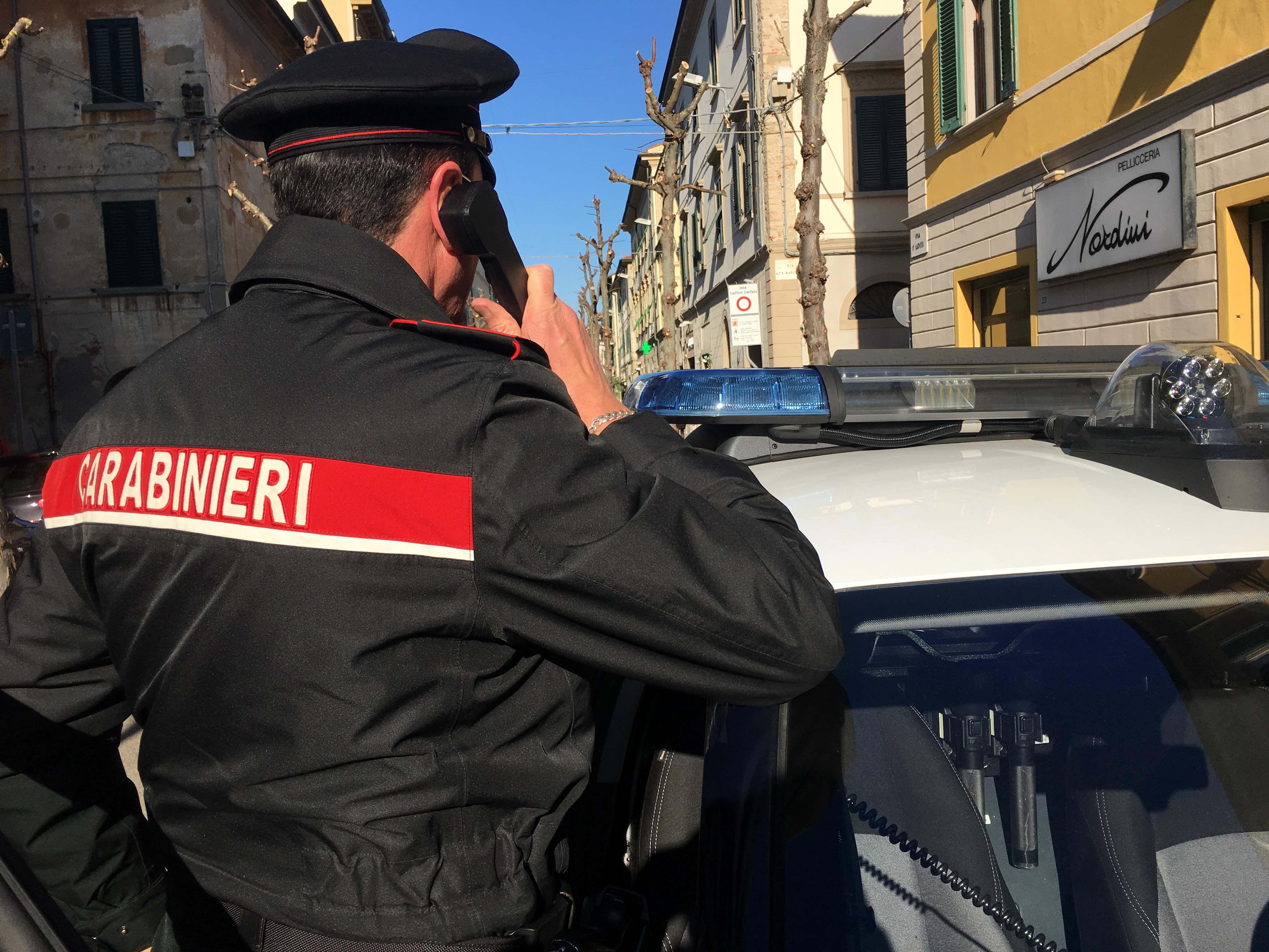 Il radiologo con droga e libri rubati in casa, denunciato insieme al coinquilino