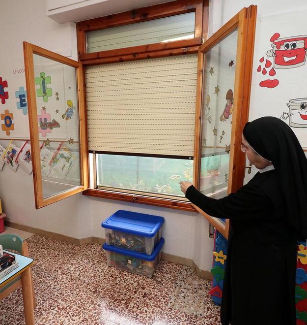 Ladri di pomeriggio nella scuola delle suore mentre le religiose sono alla messa