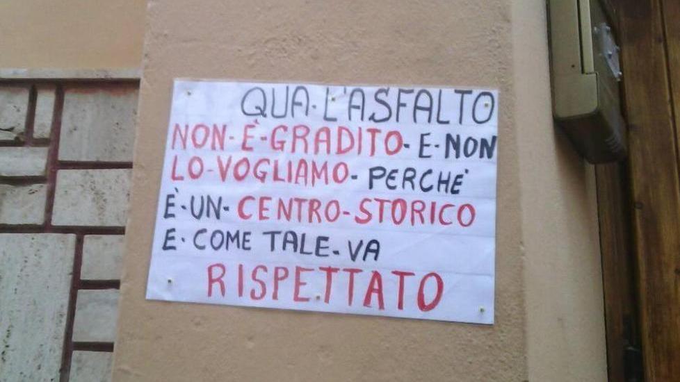Via Vivarelli, parte la crociata antiasfalto