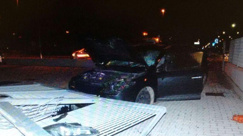 Cancello travolto da un’automobile