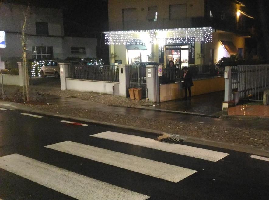 Pensionato investito da un’auto sulle strisce 
