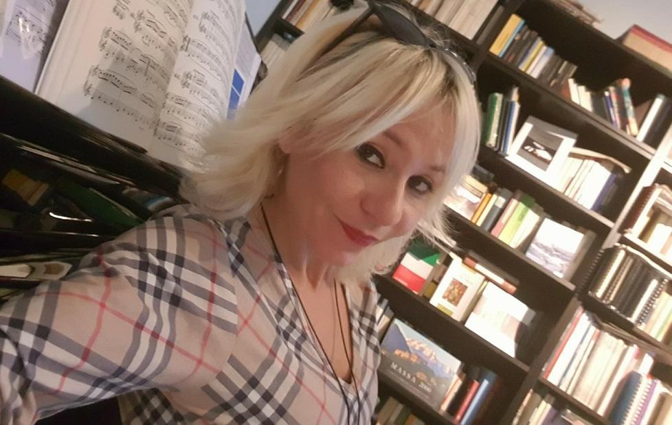 Selenia scrive romanzi e ci tiene per mano 