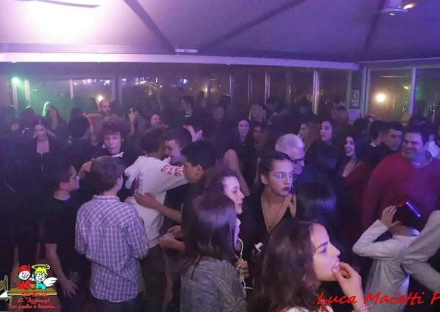 Il Capodanno benefico di “Aggiungi un posto a tavola”