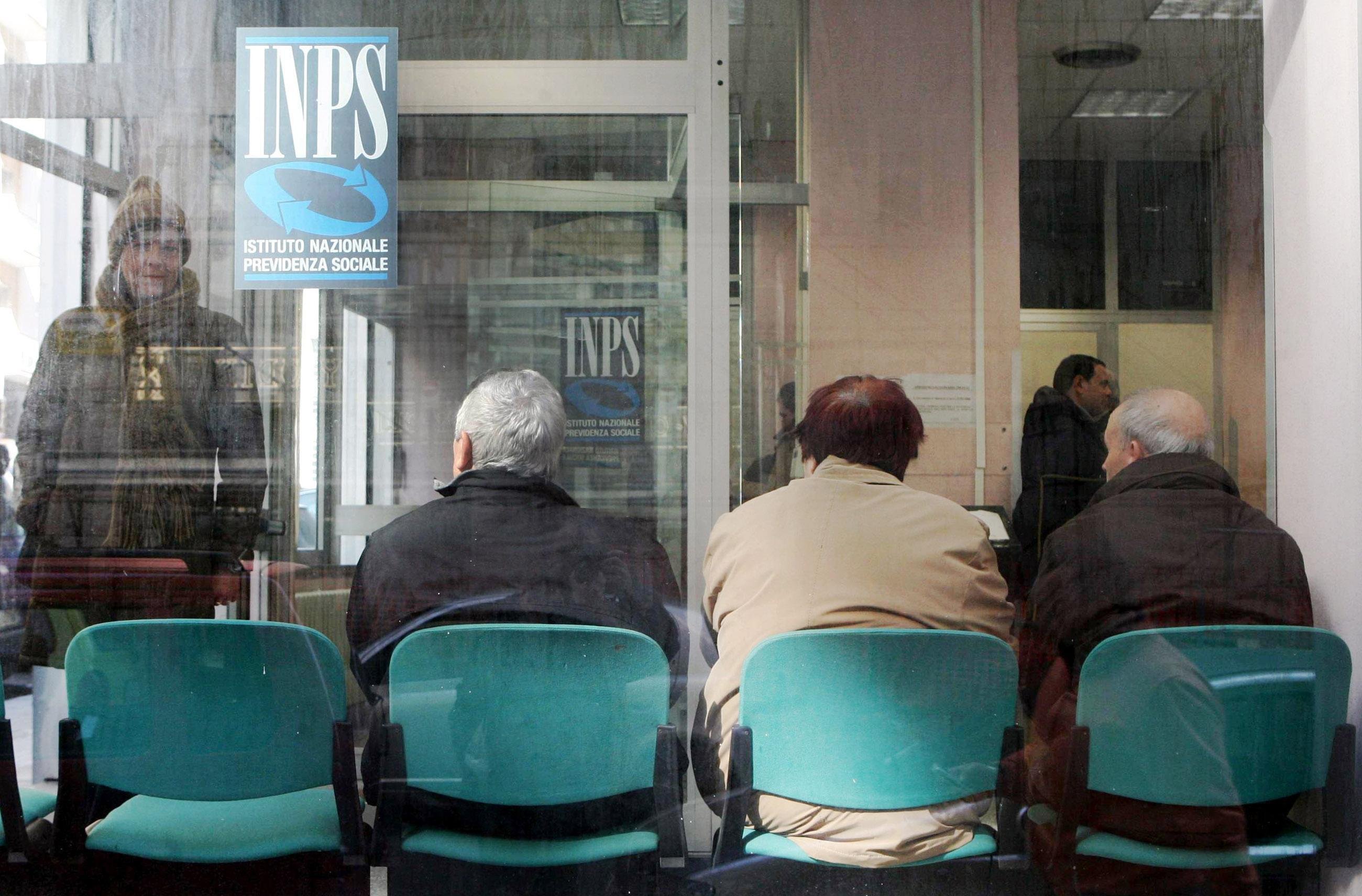 Pensioni, nuove aliquote e rivalutazione: a fine mese arriva l’aumento. Le cifre al netto