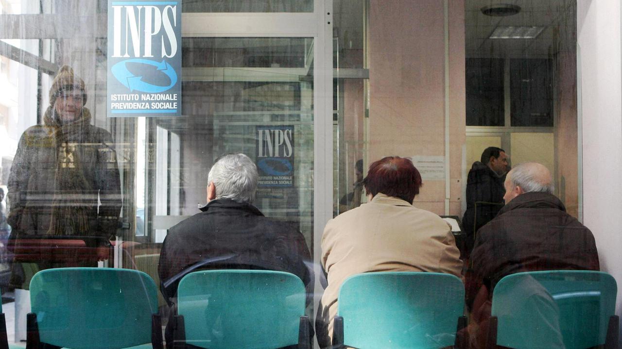 Pensioni, nuove aliquote e rivalutazione: a fine mese arriva l’aumento. Le cifre al netto