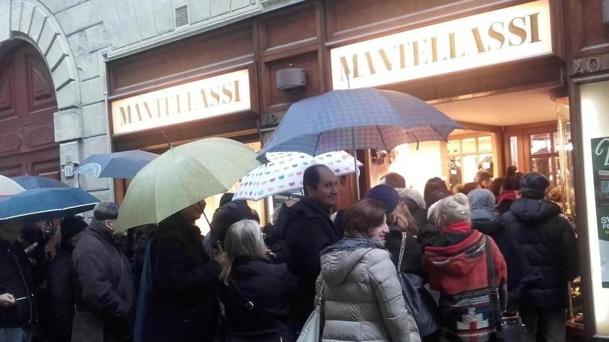 Saldi, tutti pazzi per le scarpe di Mantellassi