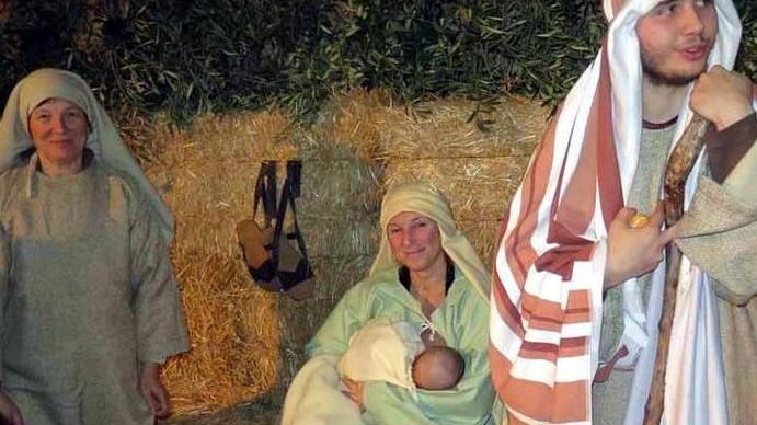 Gran finale del presepe vivente poi la processione dalla Rocca