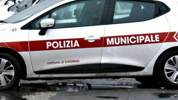 Guidava la moto non revisionata senza patente e senza assicurazione