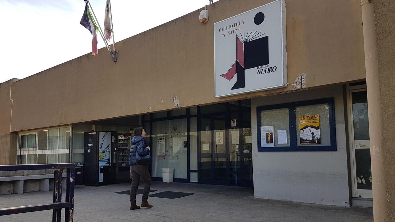 Biblioteca Satta senza pace: funzionaria comunale "contro" la direttrice part time