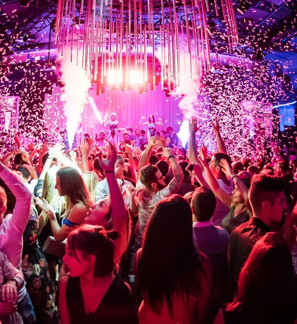 Spray urticante in discoteca Una ragazza si sente male allo Yago