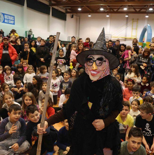 Befane a due ruote sulla scopa o appiedate Feste per tutti i gusti 