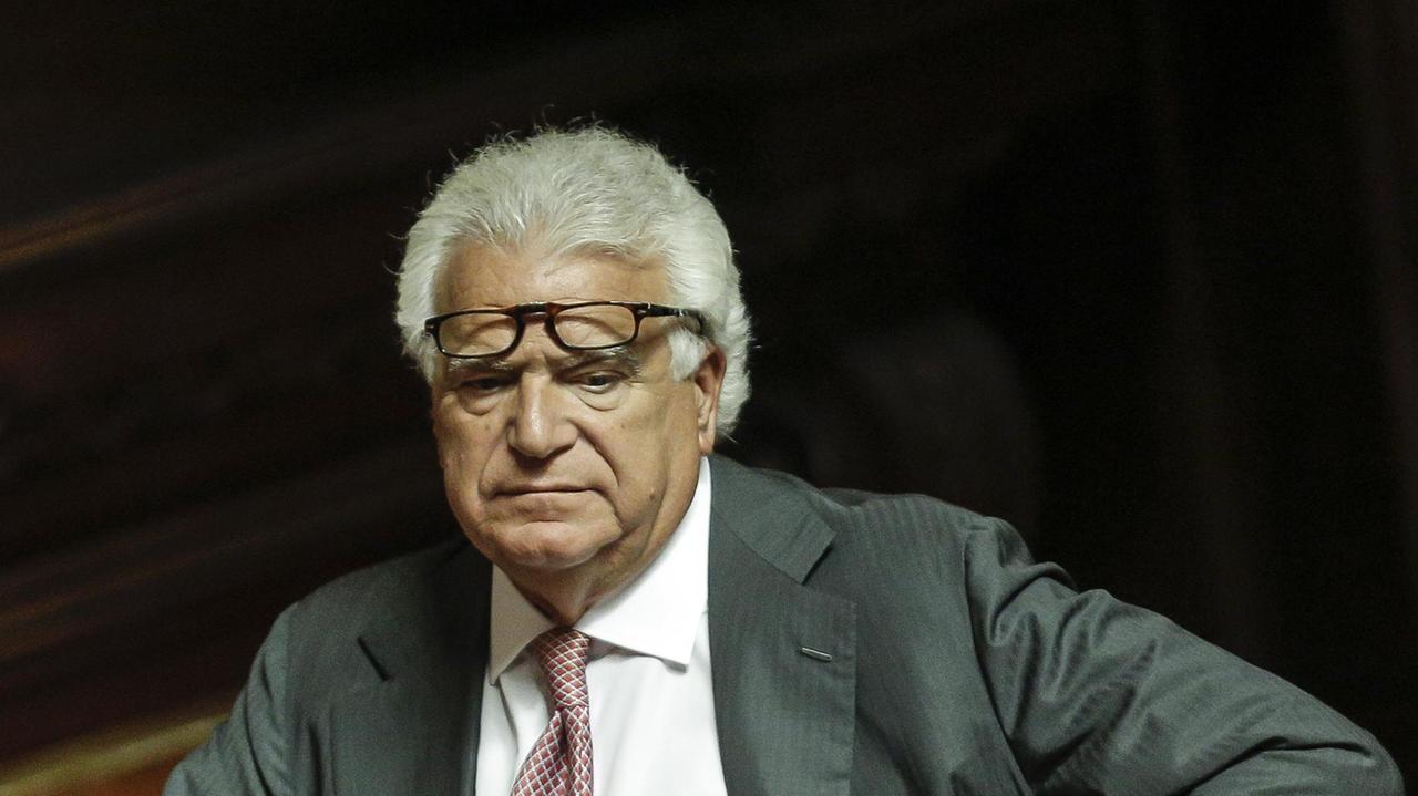 Si leva da solo le ganasce dall'auto, a processo il figlio di Verdini