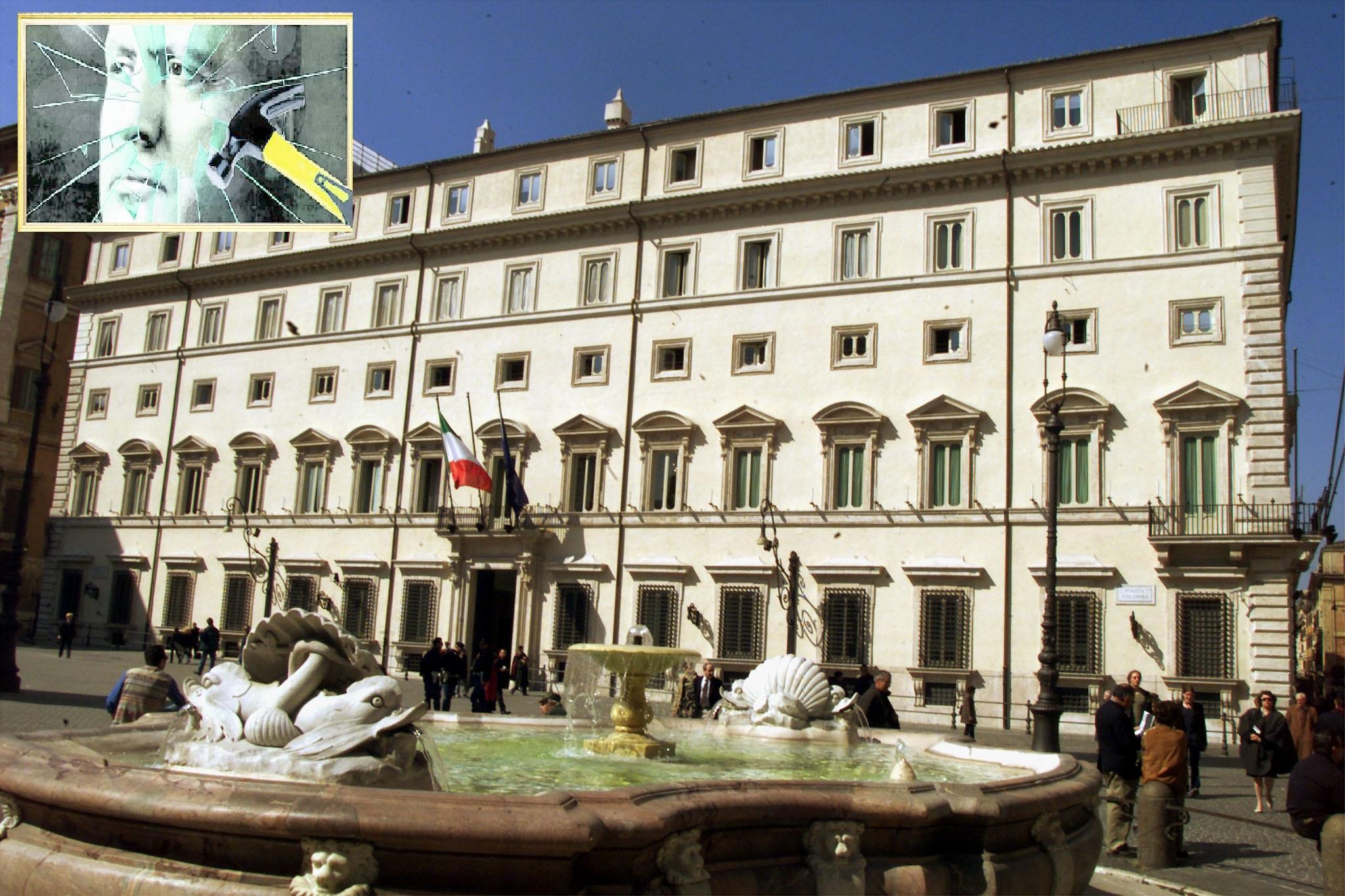 Reggio Emilia, Melloni: «Rompere il vetro alla foto del duce a palazzo Chigi» 