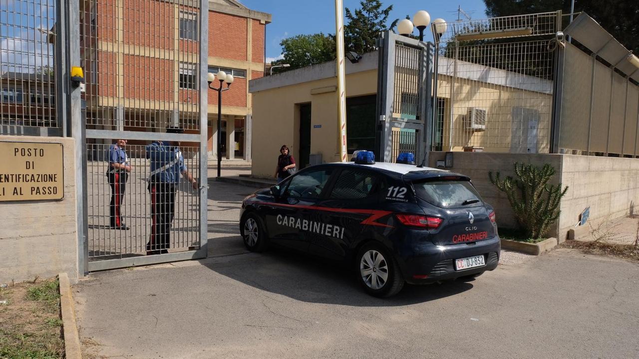 Cagliari, due agenti aggrediti in ospedale da un detenuto
