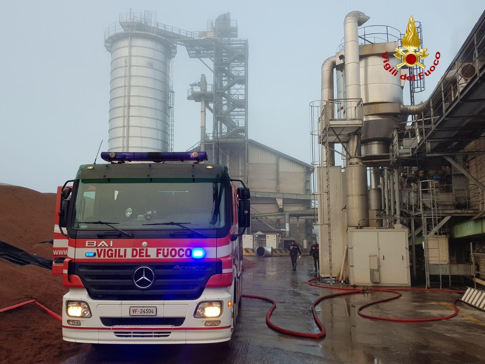 Incendio alla ditta Italcol di Castelfiorentino - Foto