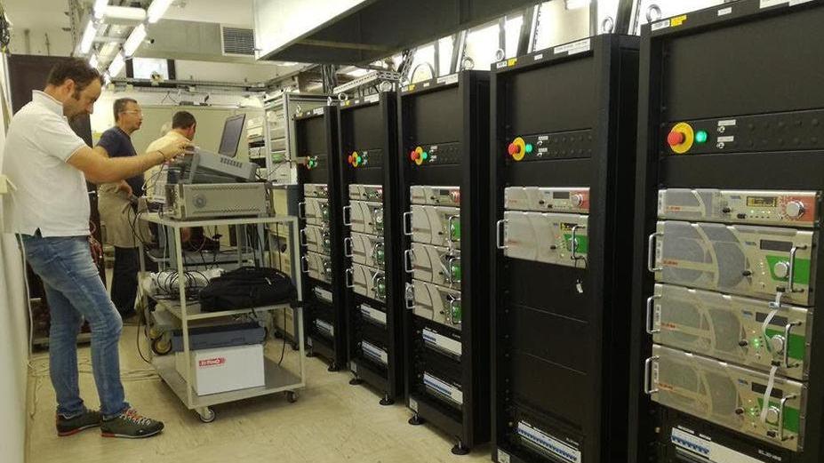 Elenos sbarca negli Usa nel segno della radiofonia