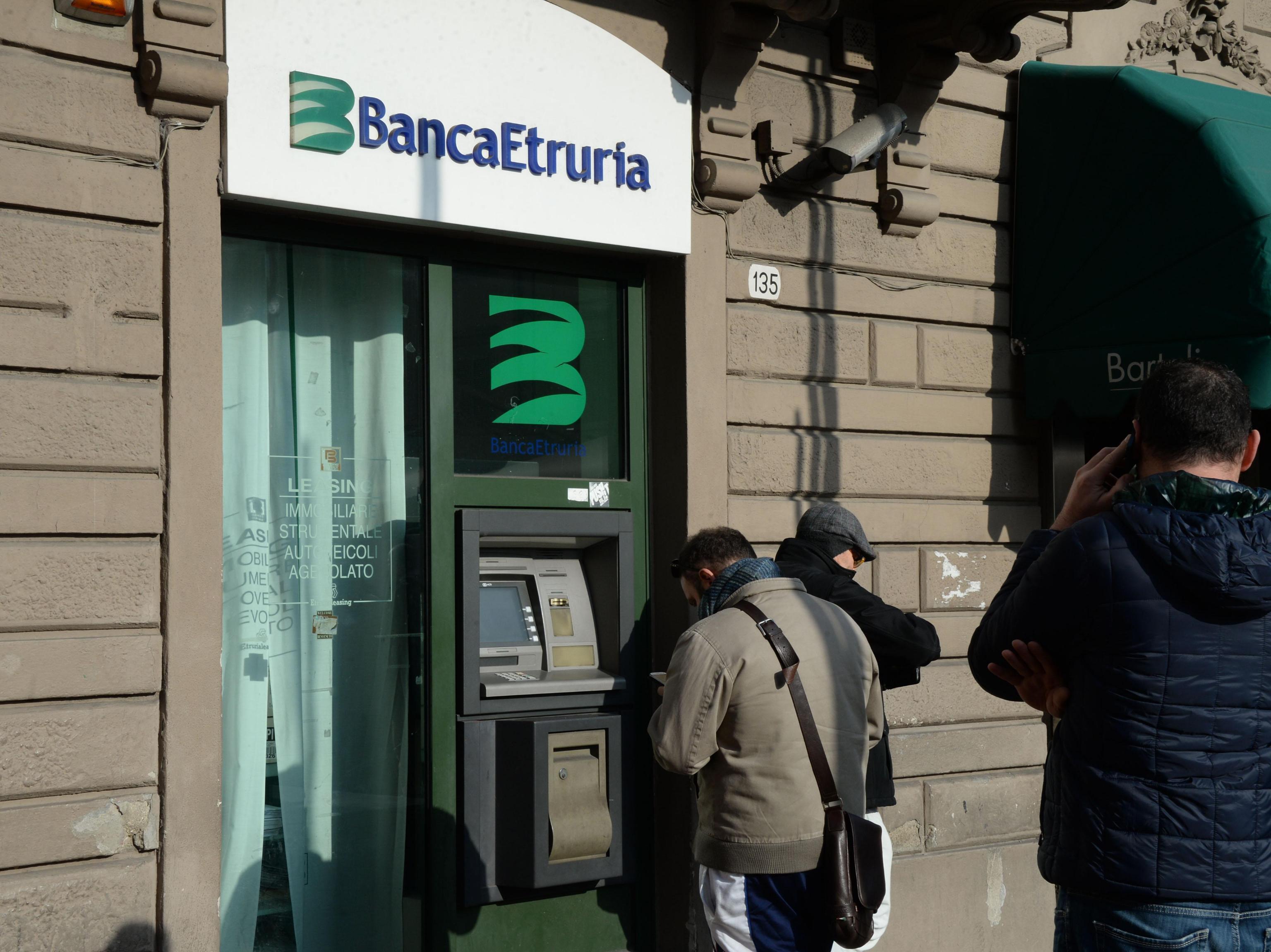 Uno sportello di Banca Etruria