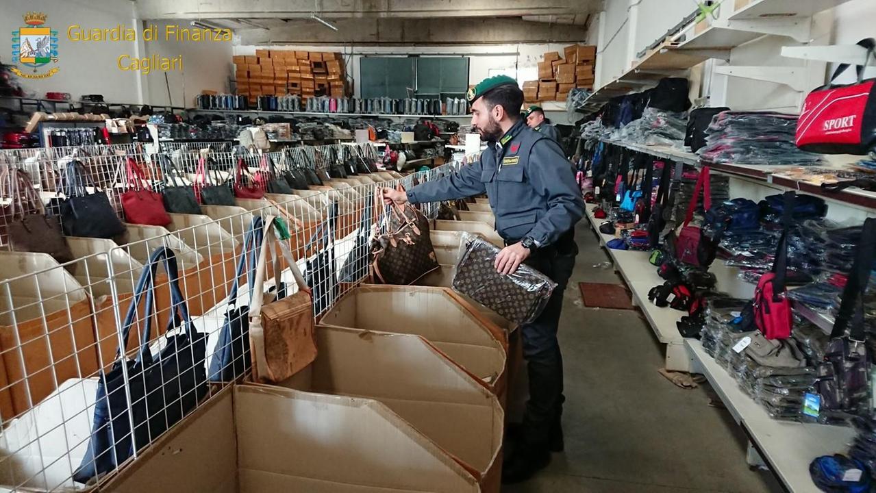 Sequestrate in un negozio cinese 1500 borsette contraffatte
