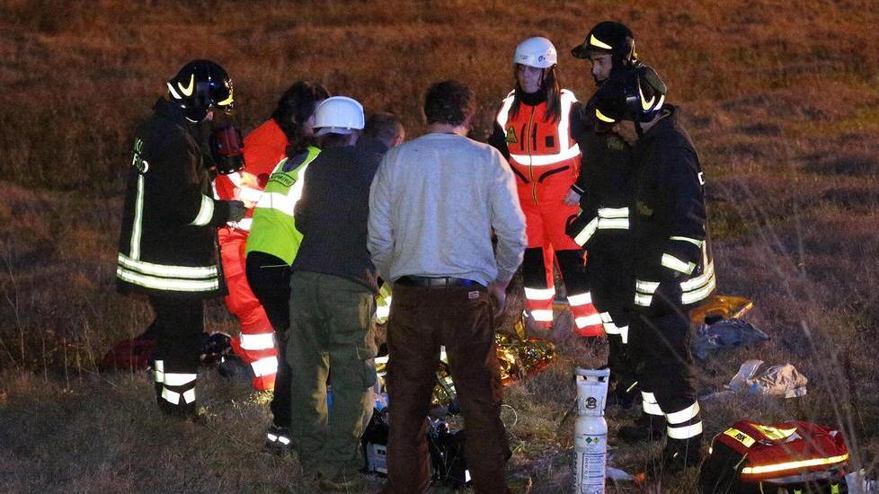 Salvo nell’auto in fiamme dopo lo scontro