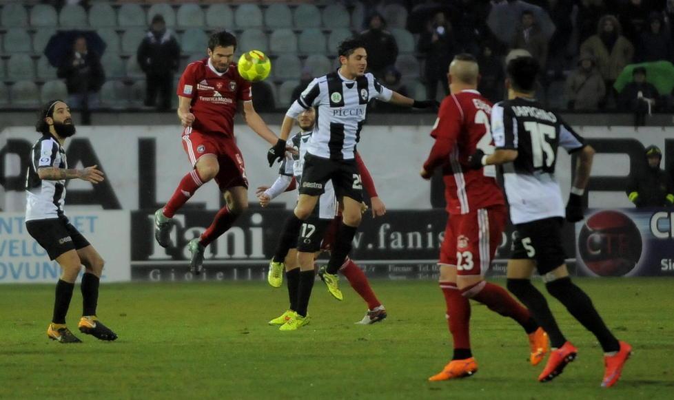 Playoff in tre fasi e finali allo stadio di Pescara 