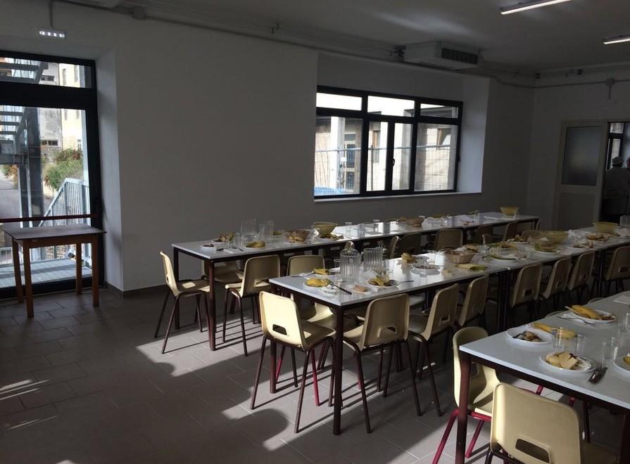 La mensa scolastica riapre A giugno lavori nelle aule 