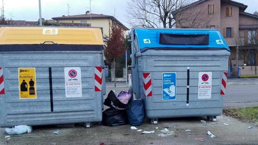 Ancora in tilt la calotta di via Pontegradella, altri abbandoni