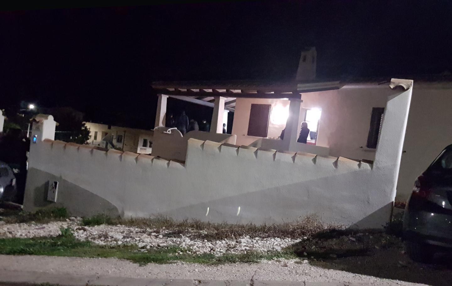 Tredicenne suicida a Galtellì: gli amici sotto choc davanti alla casa 
