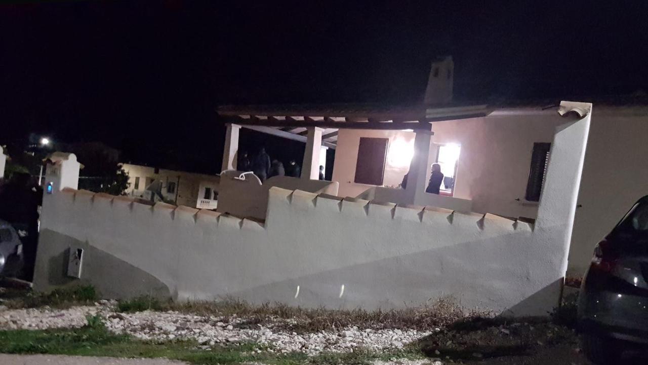 Tredicenne suicida a Galtellì: gli amici sotto choc davanti alla casa 
