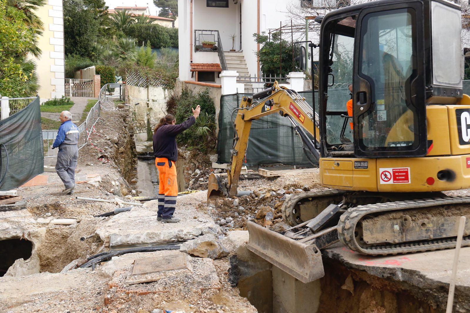 Ripartiti i lavori in piazza delle Carrozze