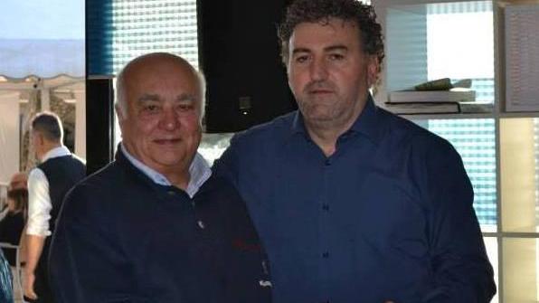 Enio Griselli premiato come veterano del Rione Palazzi nel 2014 d'allora presidente Carmine D'Addese