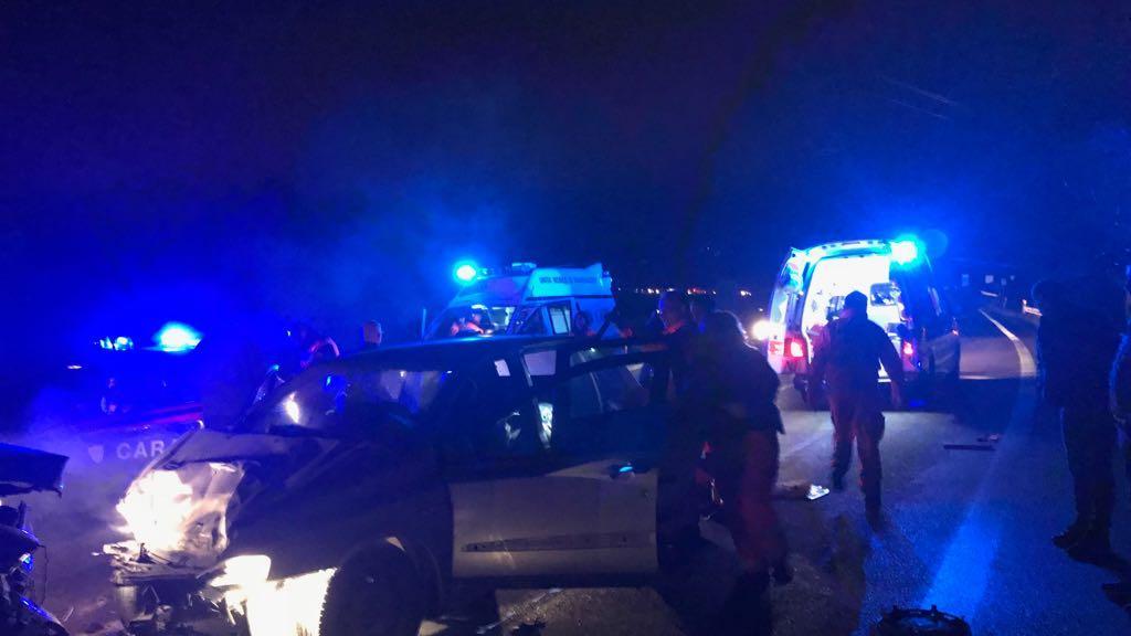 Tre auto coinvolte in un incidente sulla 389: sette feriti