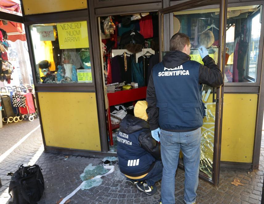 Raid dei ladri: spaccati 5 chioschi a Modena