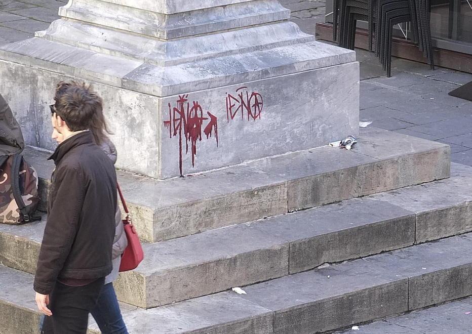 Vandalizzata la statua di Nicola Pisano