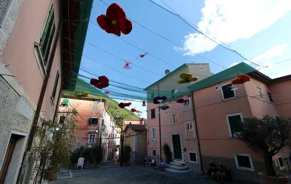 Ammesse solo opere in marmo “locale”