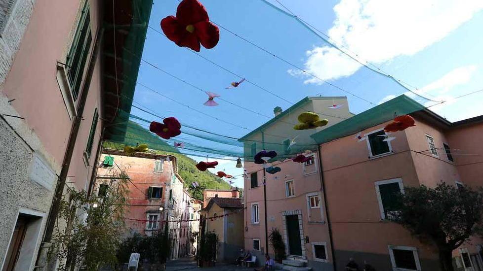 Ammesse solo opere in marmo “locale”