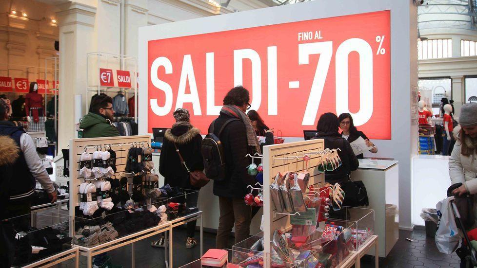 Confesercenti: «Buon andamento dei saldi» 