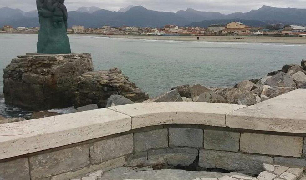 Il Molo di Viareggio continua a crollare 
