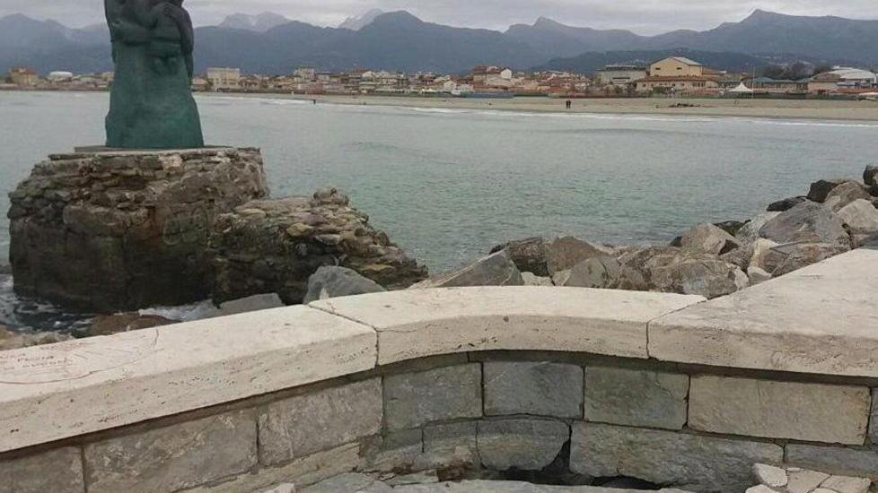 Il Molo di Viareggio continua a crollare
