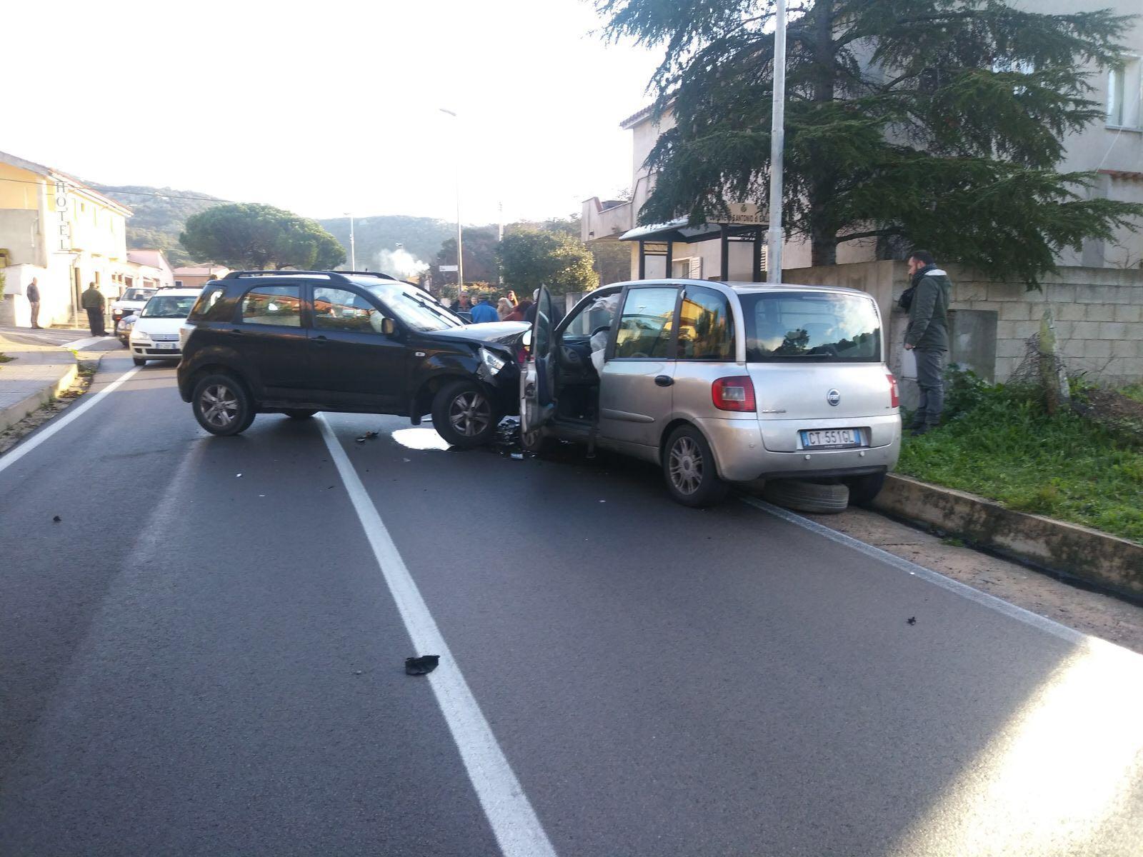 Scontro frontale a Priatu: muore una donna di 72 anni
