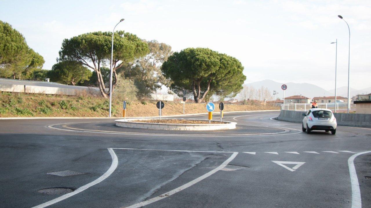La nuova rotatoria di via Livornese