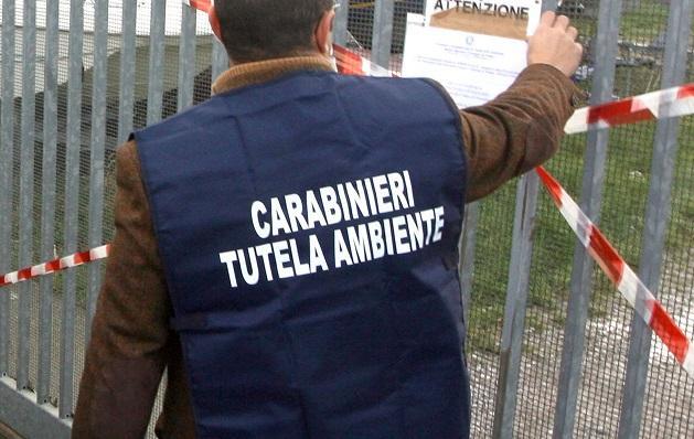 I carabinieri del Noe mettono i sigilli (foto d'archivio)