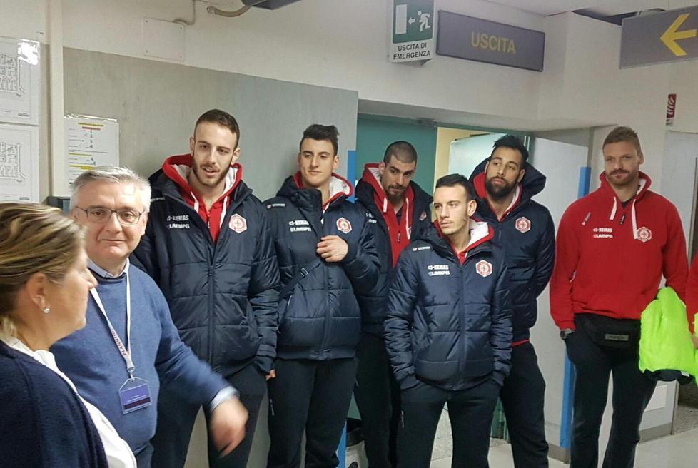 La Kemas Lamipel in visita ai bimbi ricoverati del Lotti