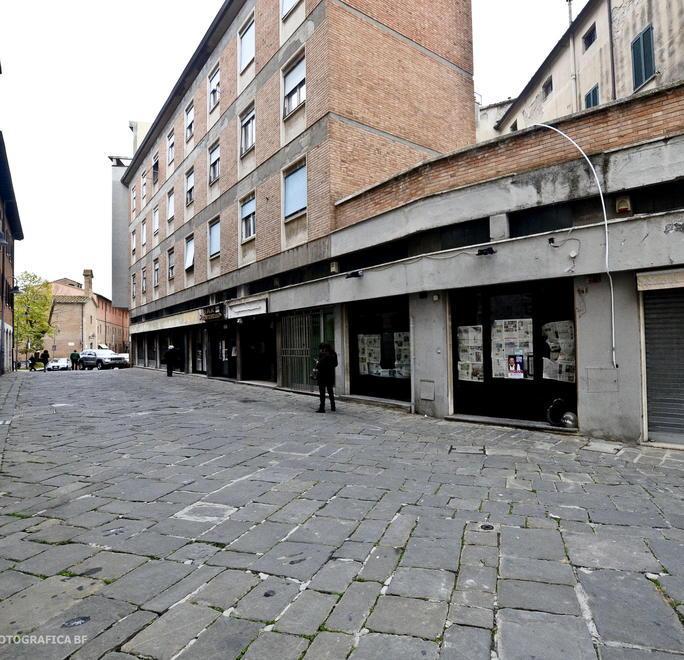 In via Montebello “strage” di negozi a due passi dal Corso
