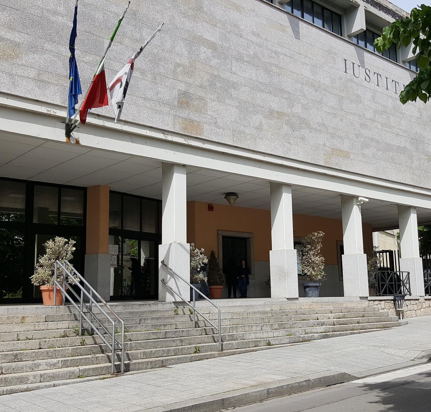 Stalking, 50enne patteggia un anno 