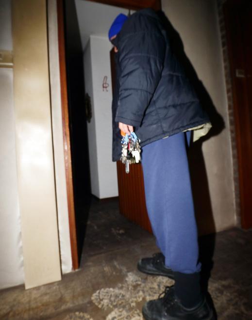 Il fuoco devasta due appartamenti 